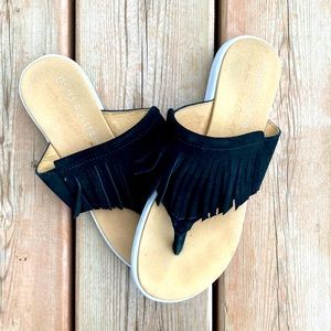 3/20$ 🛍️ Emu Australia fringe sandals